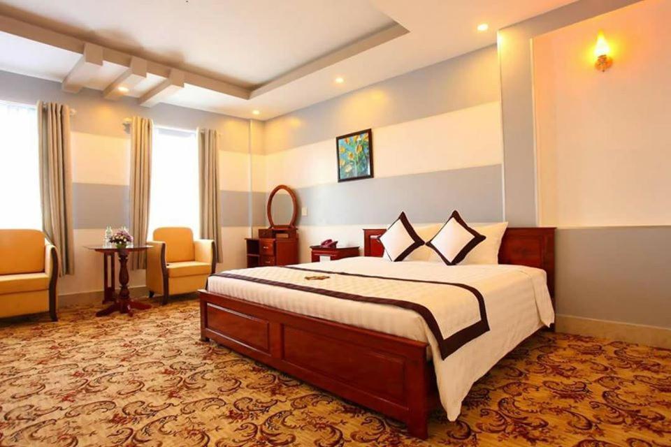 Khách Sạn Long Tỵ Cà Mau Exterior foto